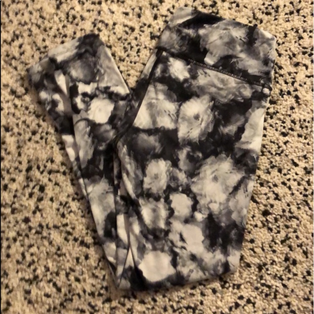 Athleta black and white floral leggings